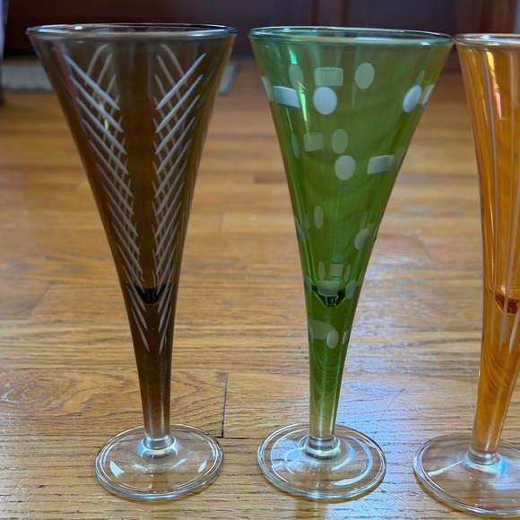 Vintage Etched Colorful Patterned Glasses Approx 6.5 inches tall 2.5 in width - Picture 13 of 16